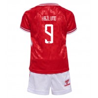 Dětský Fotbalový dres Dánsko Rasmus Hojlund #9 ME 2024 Domácí Krátký Rukáv (+ trenýrky)